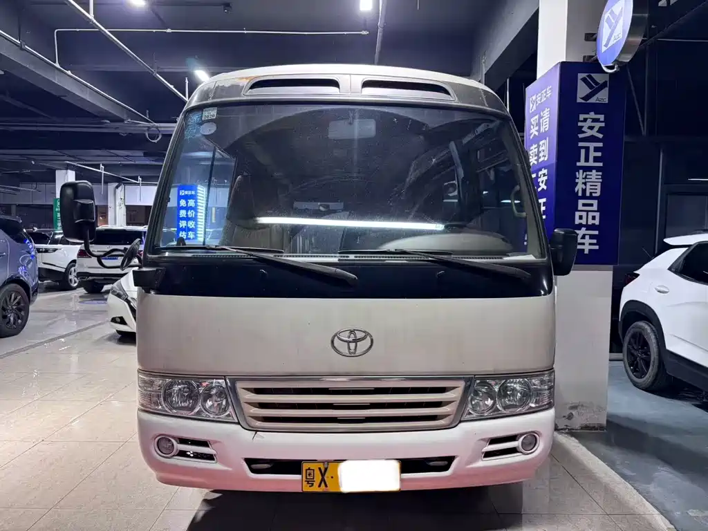 Toyota Coaster — миниатюра 2