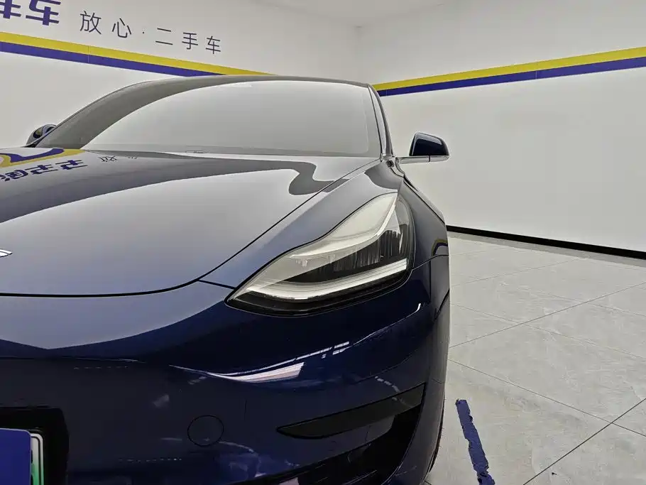Tesla Model 3 — миниатюра 5