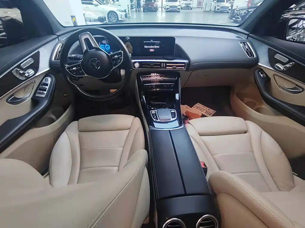 Mercedes-Benz EQC — миниатюра 13