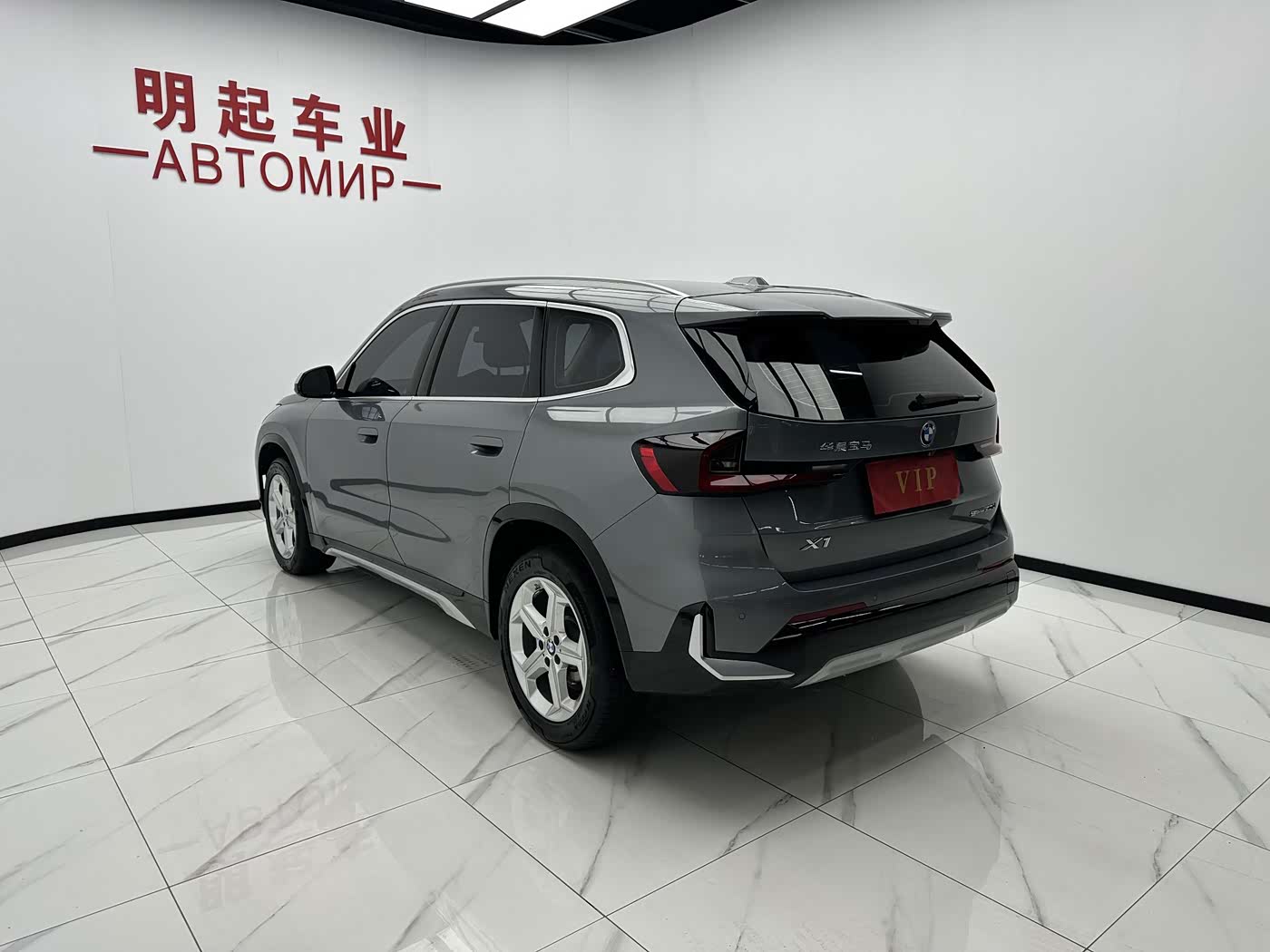 BMW X1 1.5 л 2024 г. Серебристо-серый, пробег 17000 км