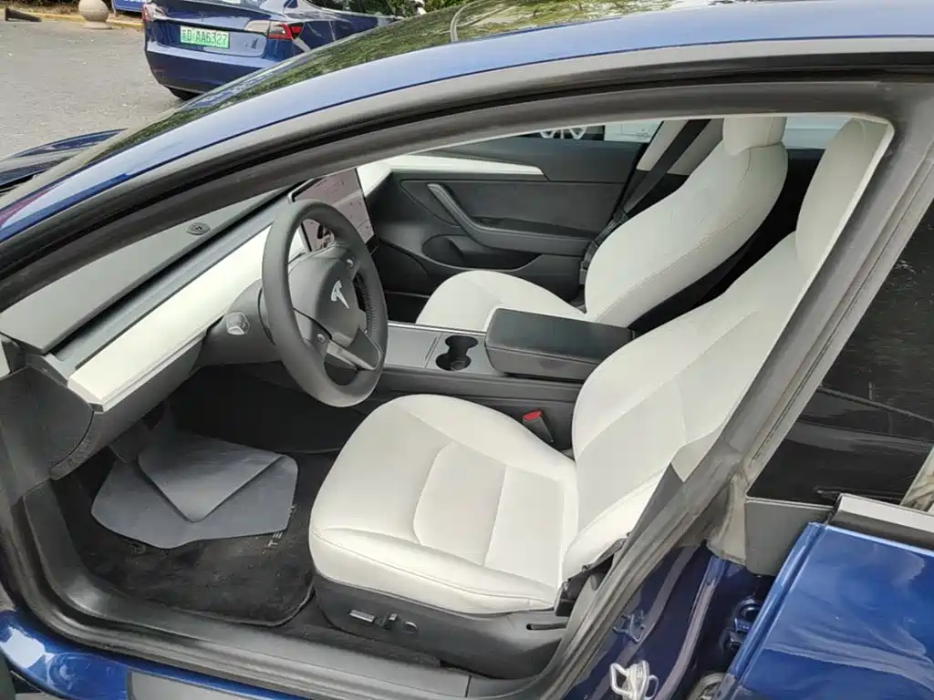 Tesla Model 3 — миниатюра 15