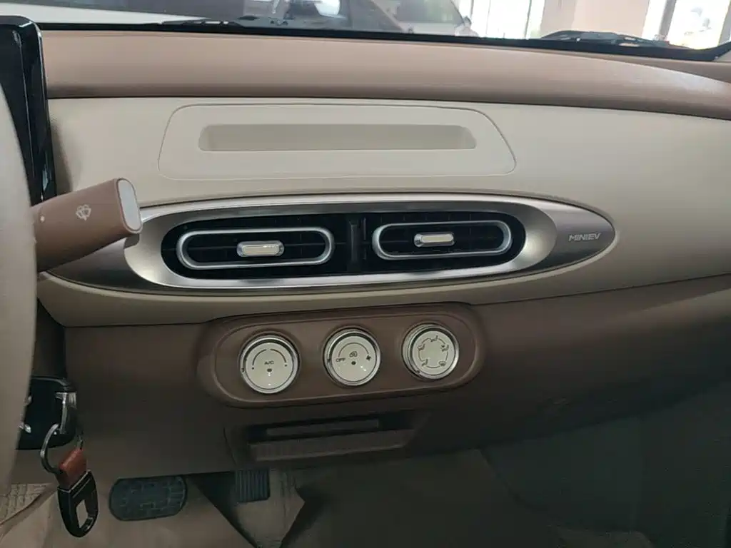 Wuling MINIEV — миниатюра 13