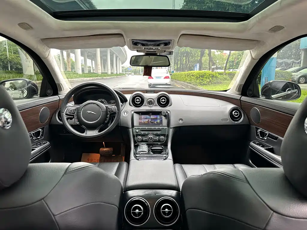 Jaguar XJ — миниатюра 14