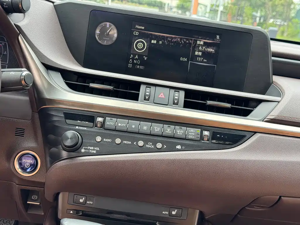 Lexus ES — миниатюра 11