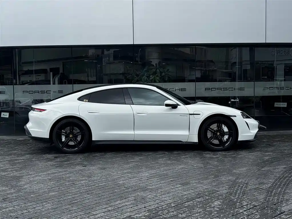 Porsche Taycan — миниатюра 4