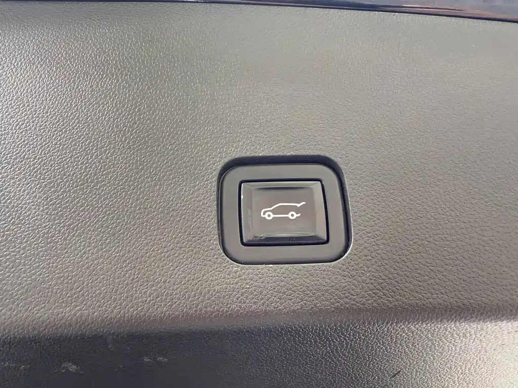 Cadillac XT6 — миниатюра 8