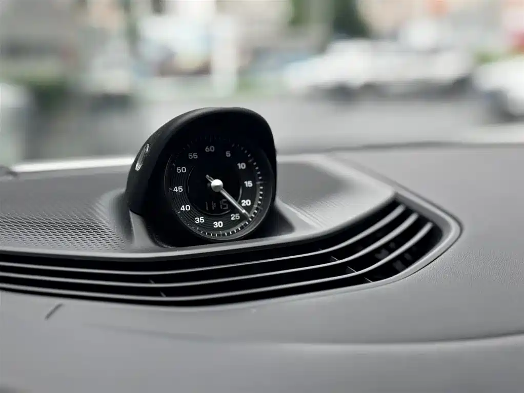 Porsche Taycan — миниатюра 12