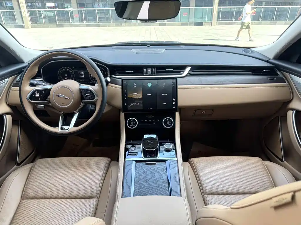 Jaguar XFL — миниатюра 3