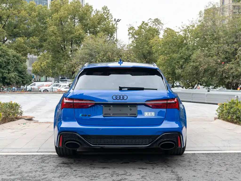 AUDI RS 6