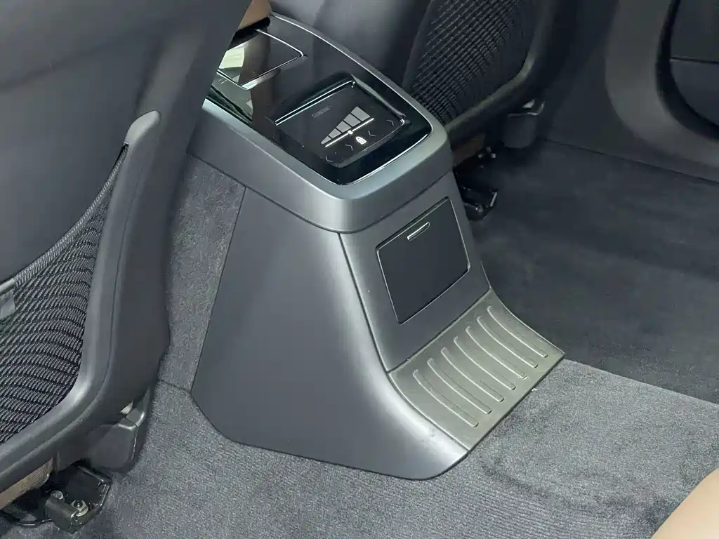 Volvo S90 PHEV — миниатюра 18