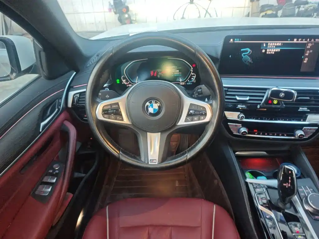 BMW 5 Series New Energy — миниатюра 6
