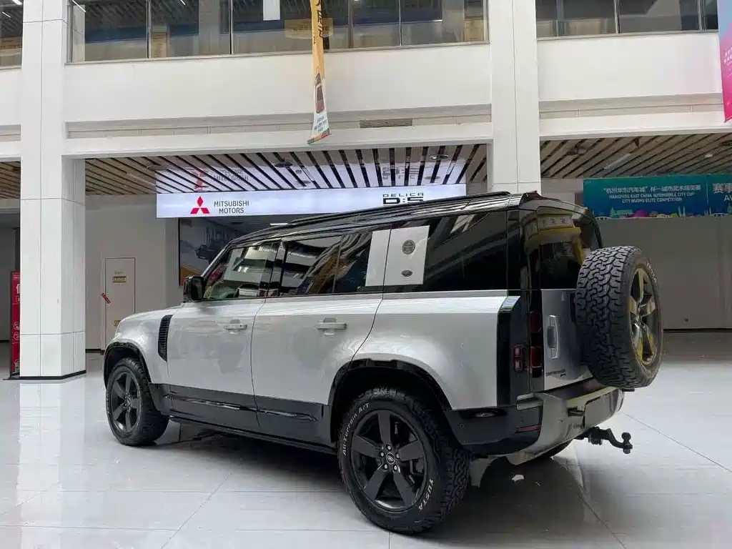 LAND ROVER DEFENDER