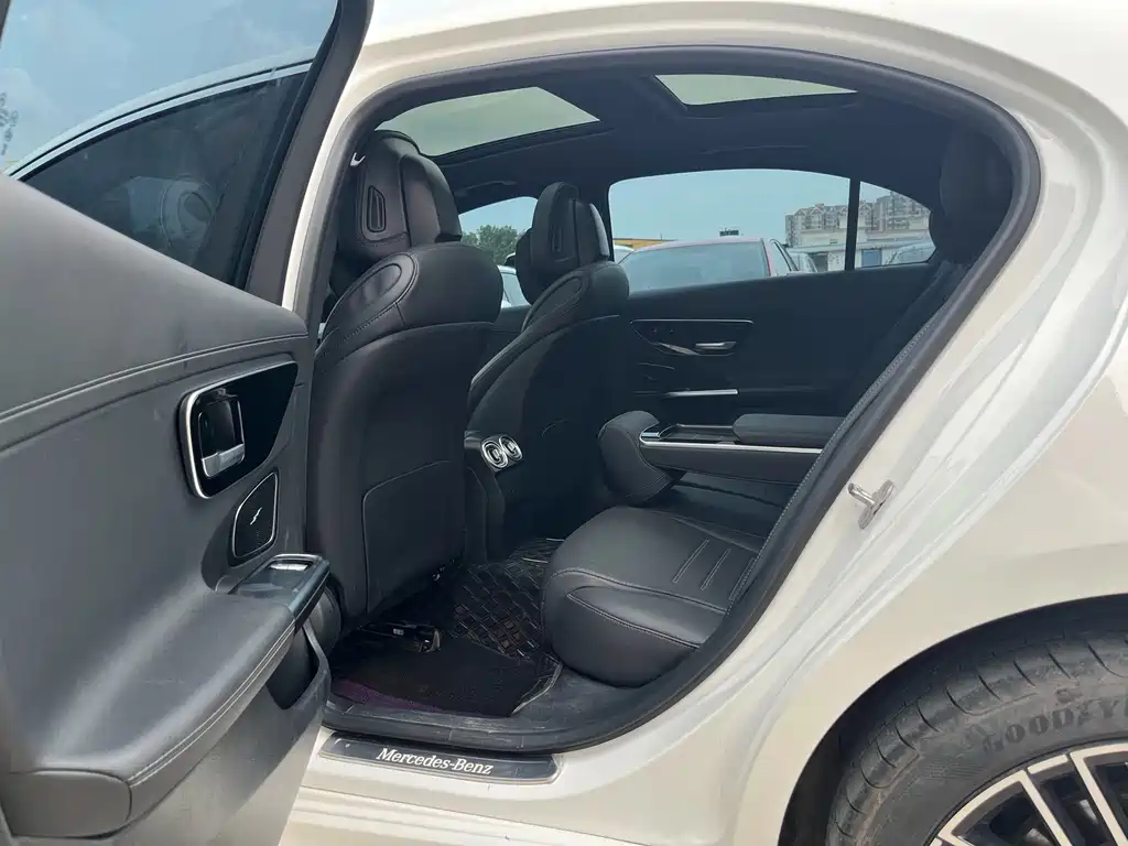 Mercedes-Benz C-Class — миниатюра 5