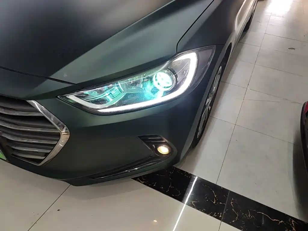 Hyundai Elantra — миниатюра 24