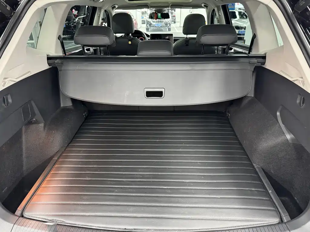 Volkswagen Tiguan L — миниатюра 10