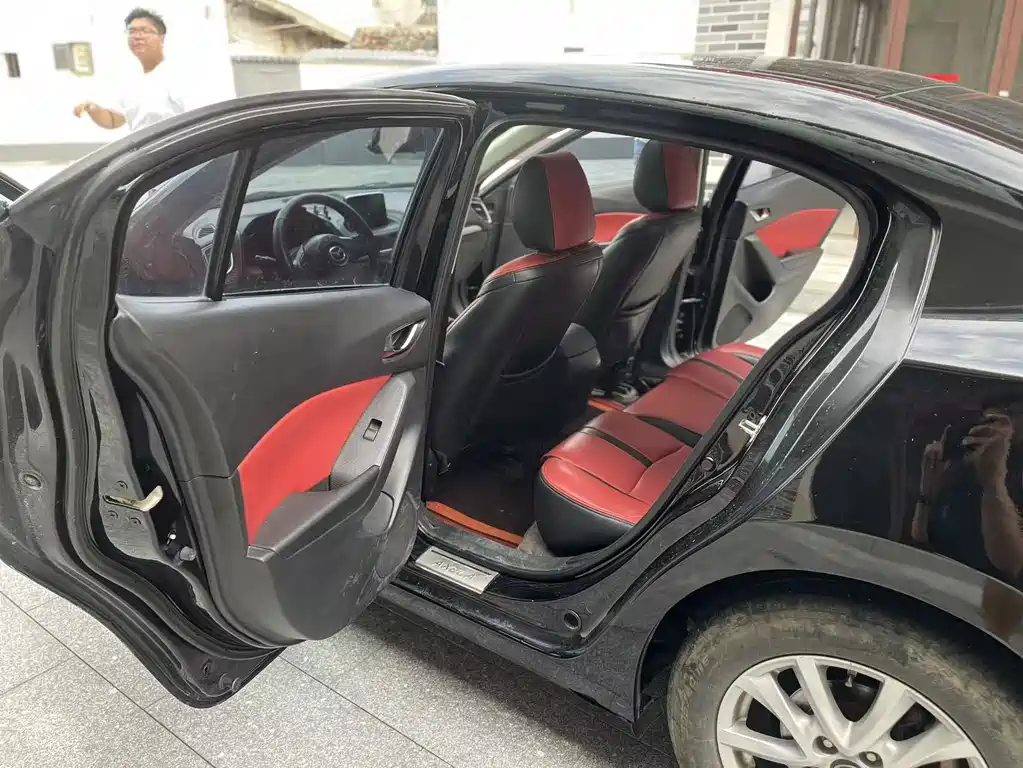 Mazda Mazda3 3 2016 1.5L AT Luxury
