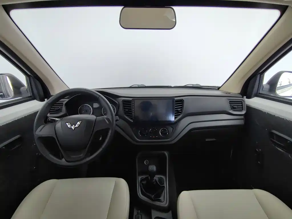 Wuling Hongguang V — миниатюра 5