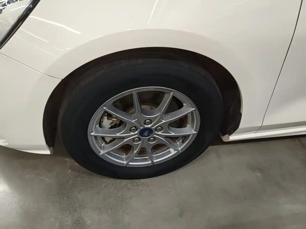 Ford Focus — миниатюра 23