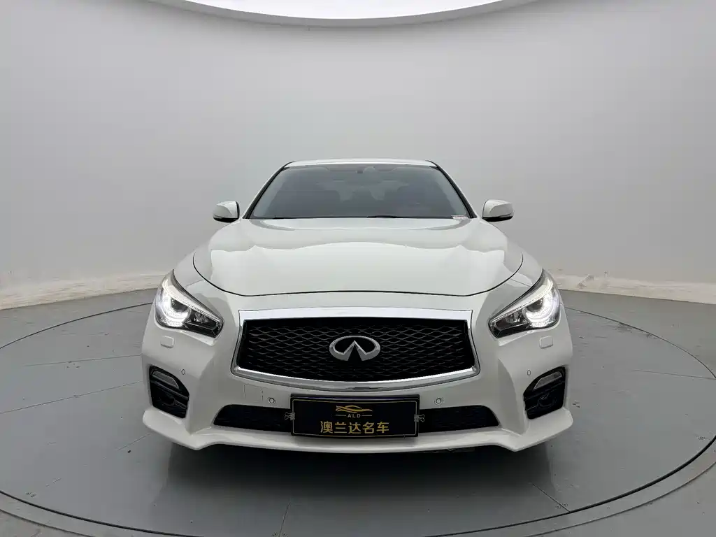 Infiniti Q50 2014 3.7L Comfort