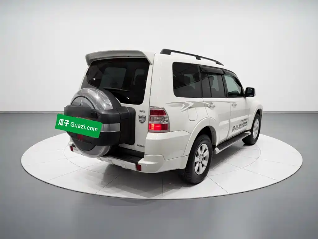 Mitsubishi Pajero (Import) — миниатюра 4