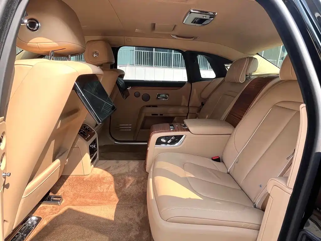 Rolls-Royce Ghost — миниатюра 12