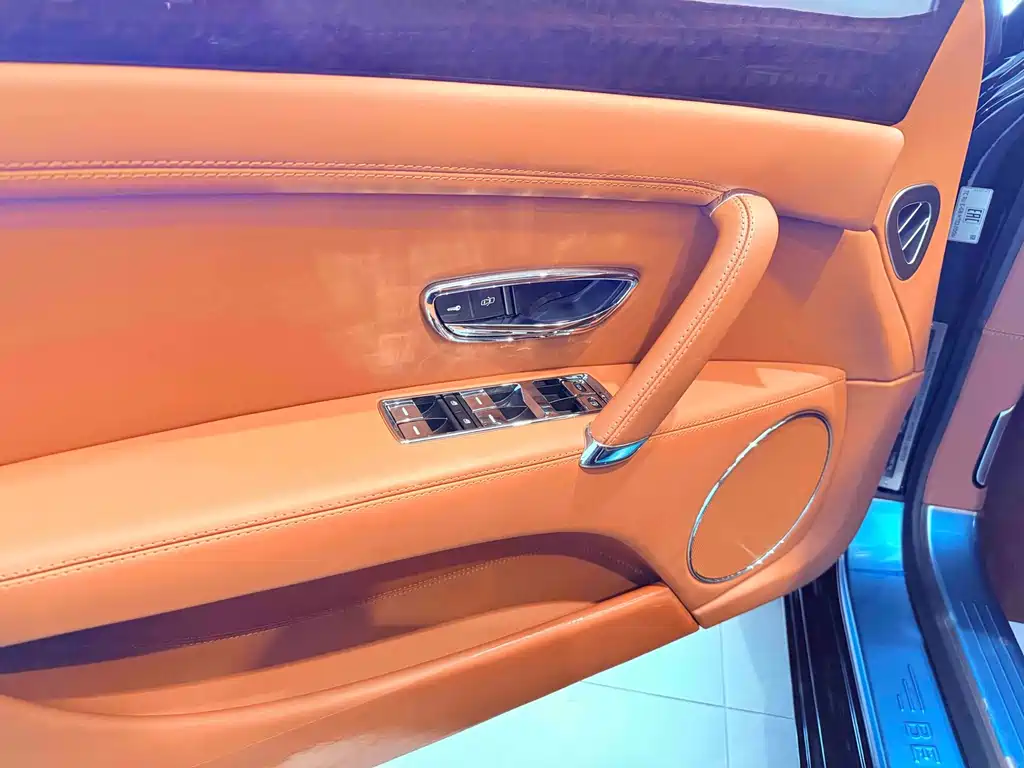 Bentley Flying Spur — миниатюра 5