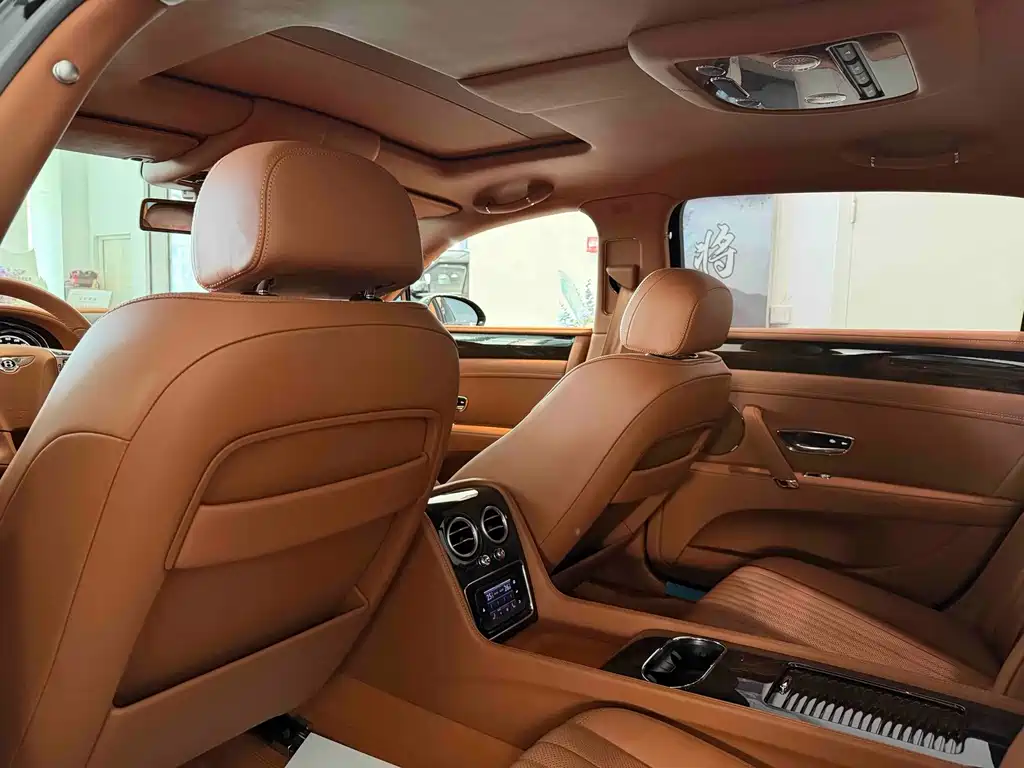 Bentley Flying Spur — миниатюра 18