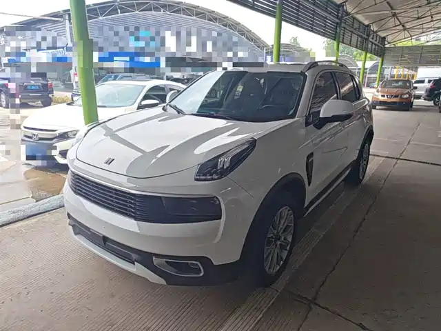 2018 Lynk & Co 01
