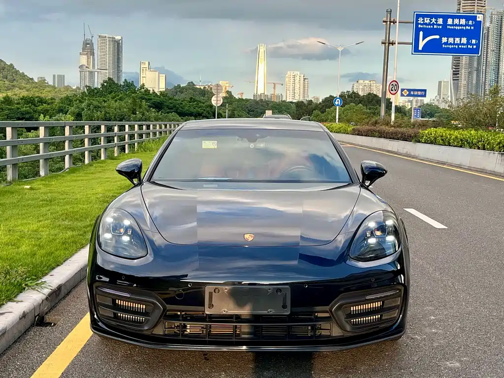 PORSCHE PANAMERA
