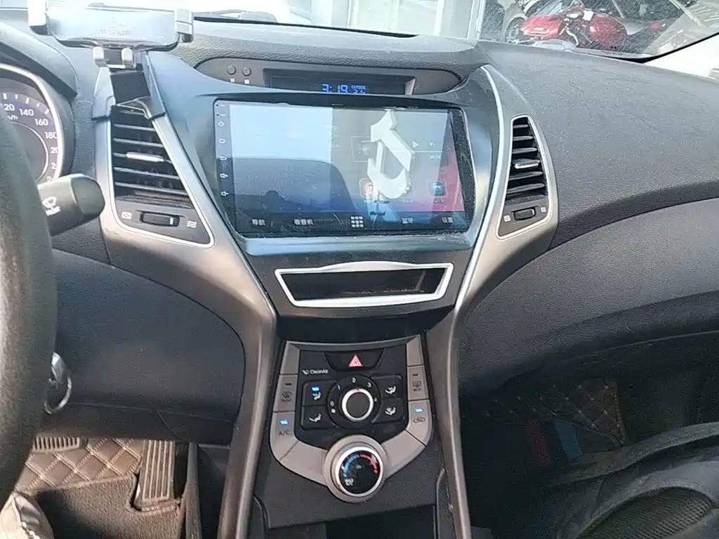 Hyundai Elantra Langdong — миниатюра 13