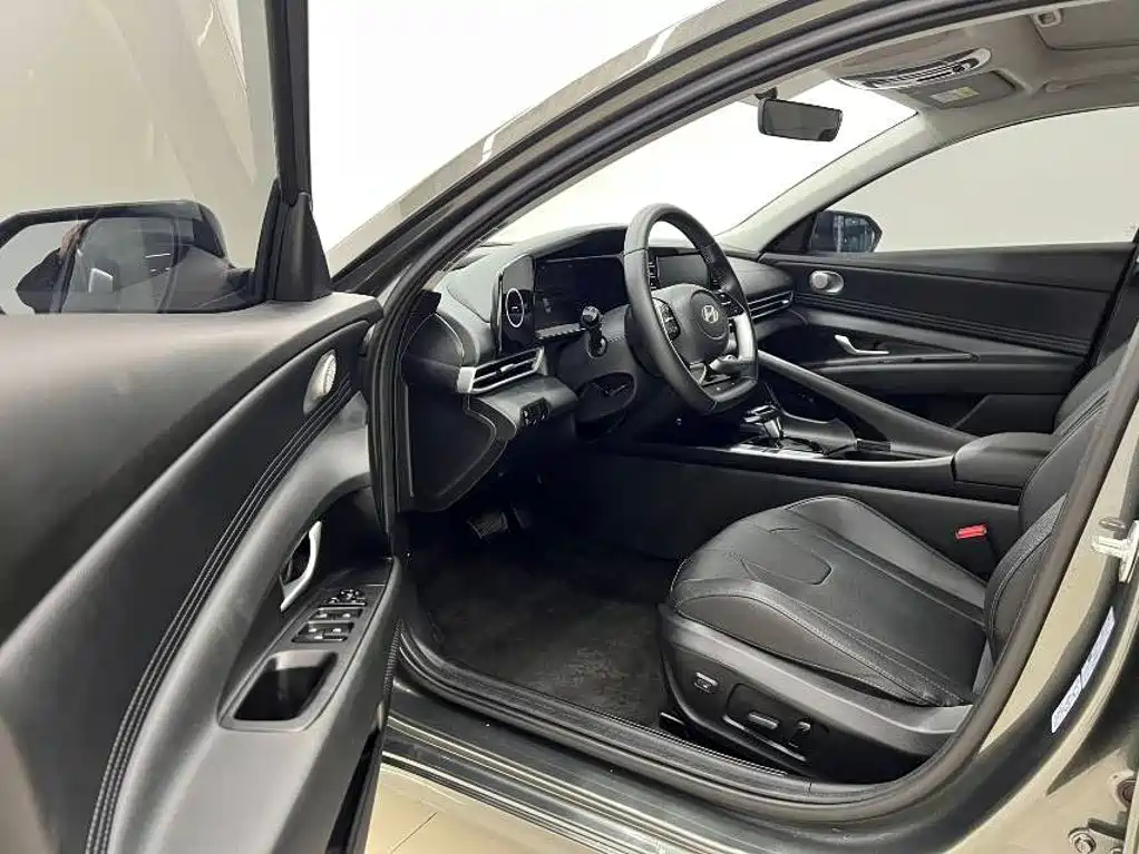 Hyundai Elantra — миниатюра 9