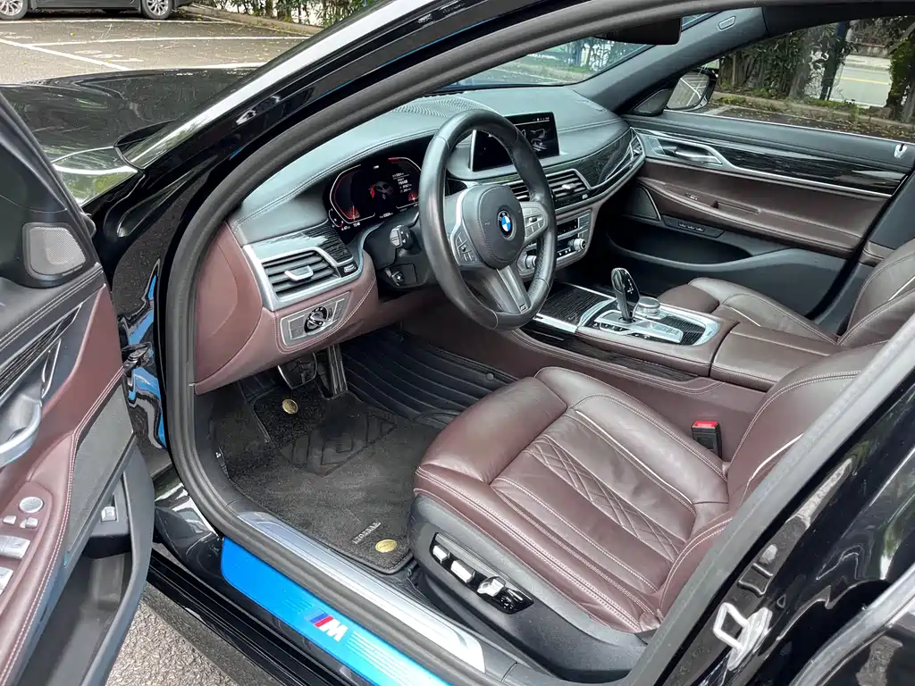 BMW 7 Series — миниатюра 7