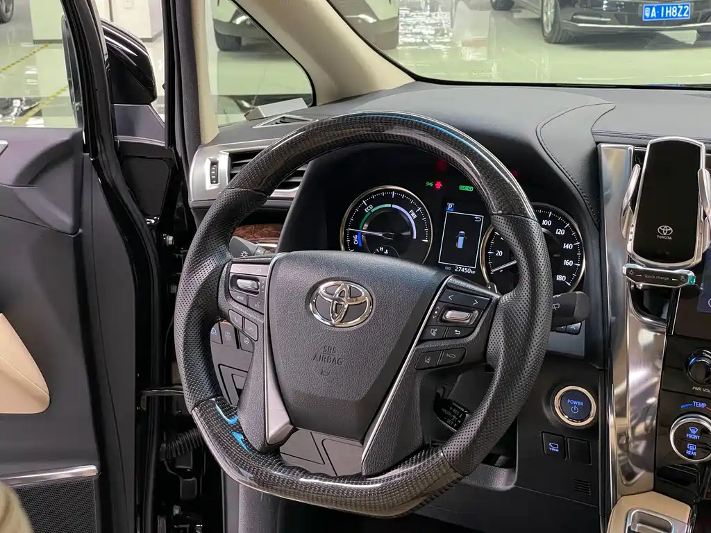Toyota Alphard — миниатюра 21