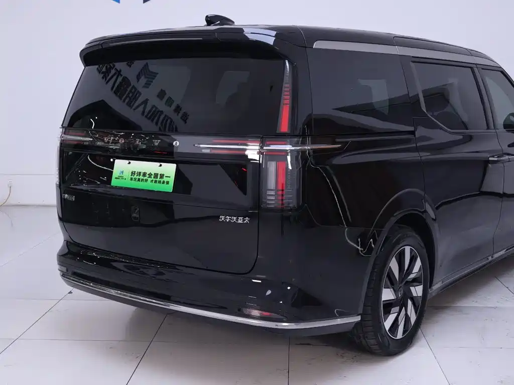 Volvo EM90 — миниатюра 8