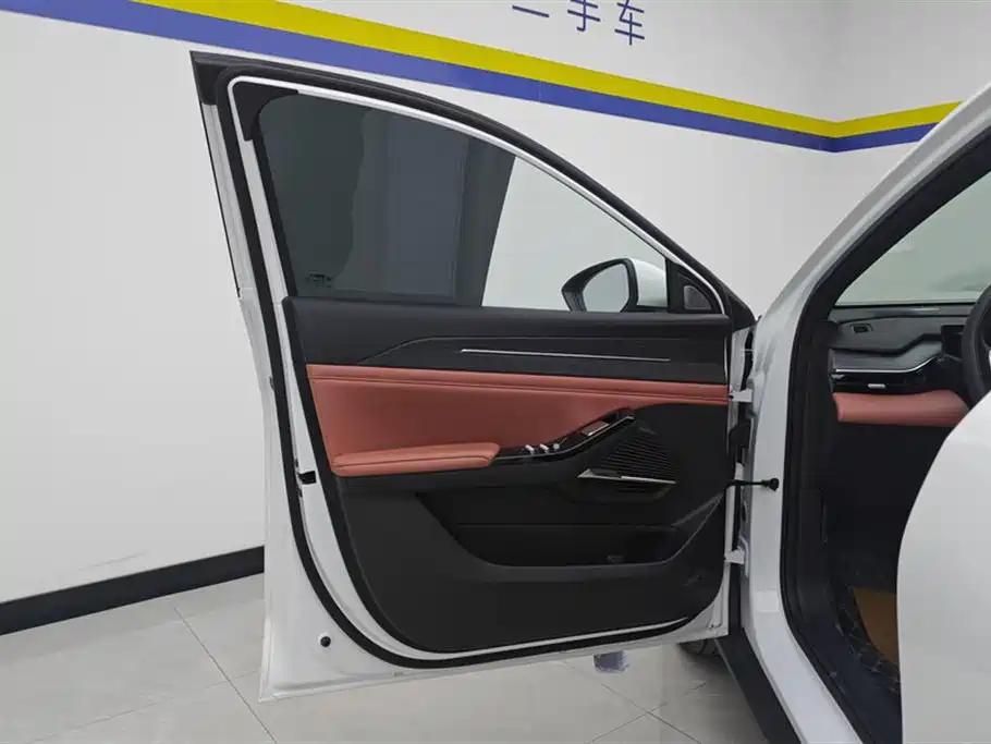 Geely Galaxy Galaxy L6 L6 2025 EM-i 60km