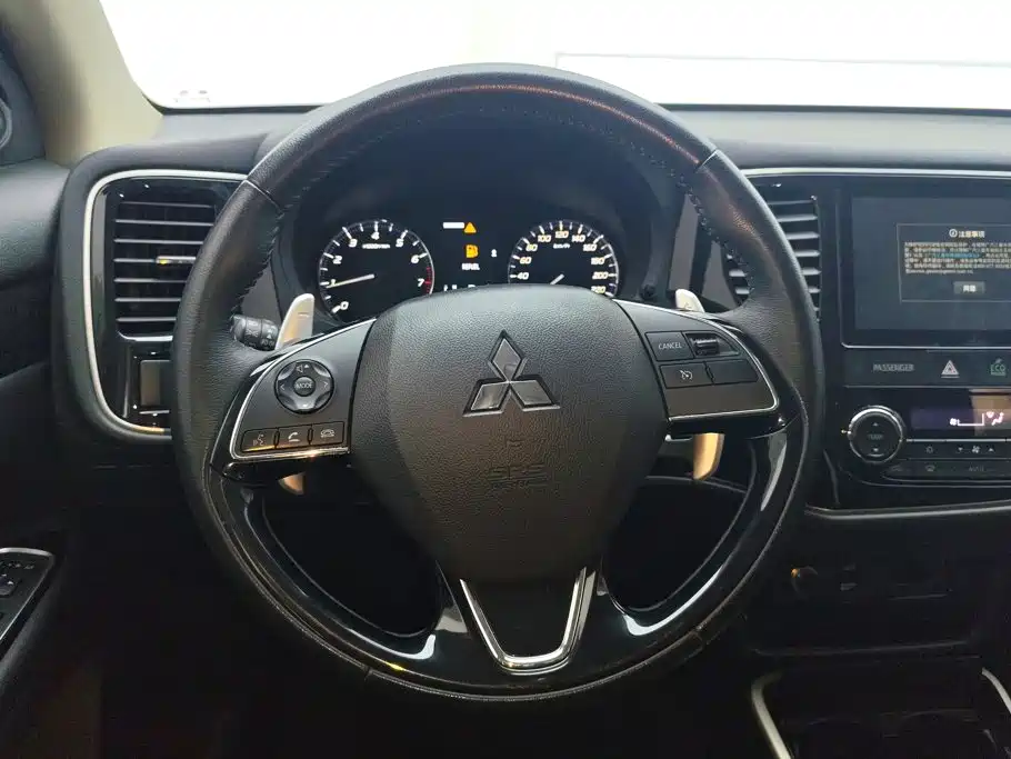 Mitsubishi Outlander — миниатюра 15