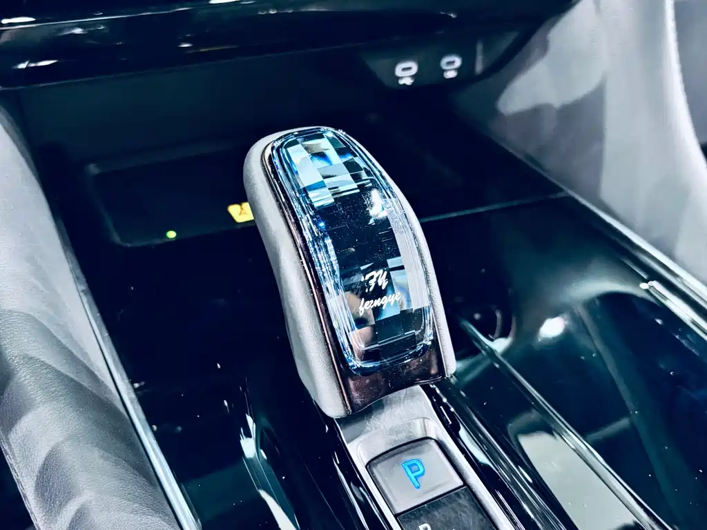 Toyota Alphard — миниатюра 9
