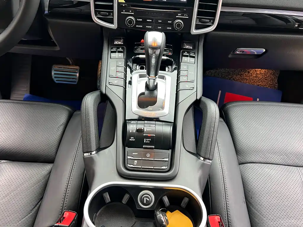 Porsche Cayenne — миниатюра 13
