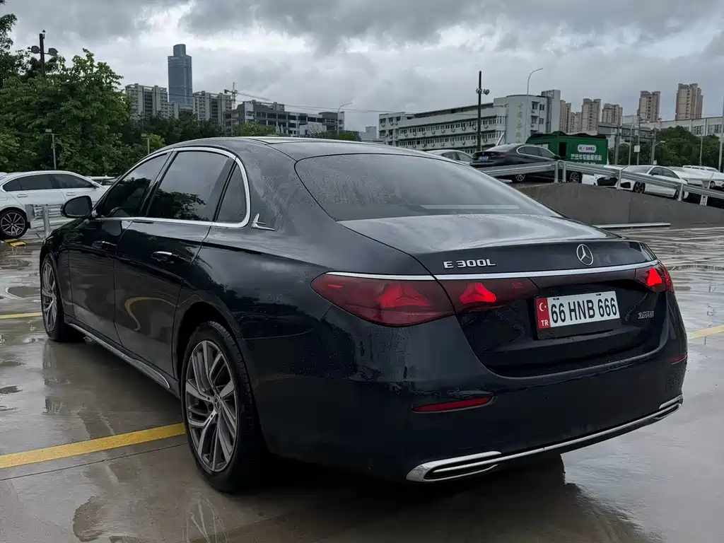 Mercedes-Benz E-Class — миниатюра 8
