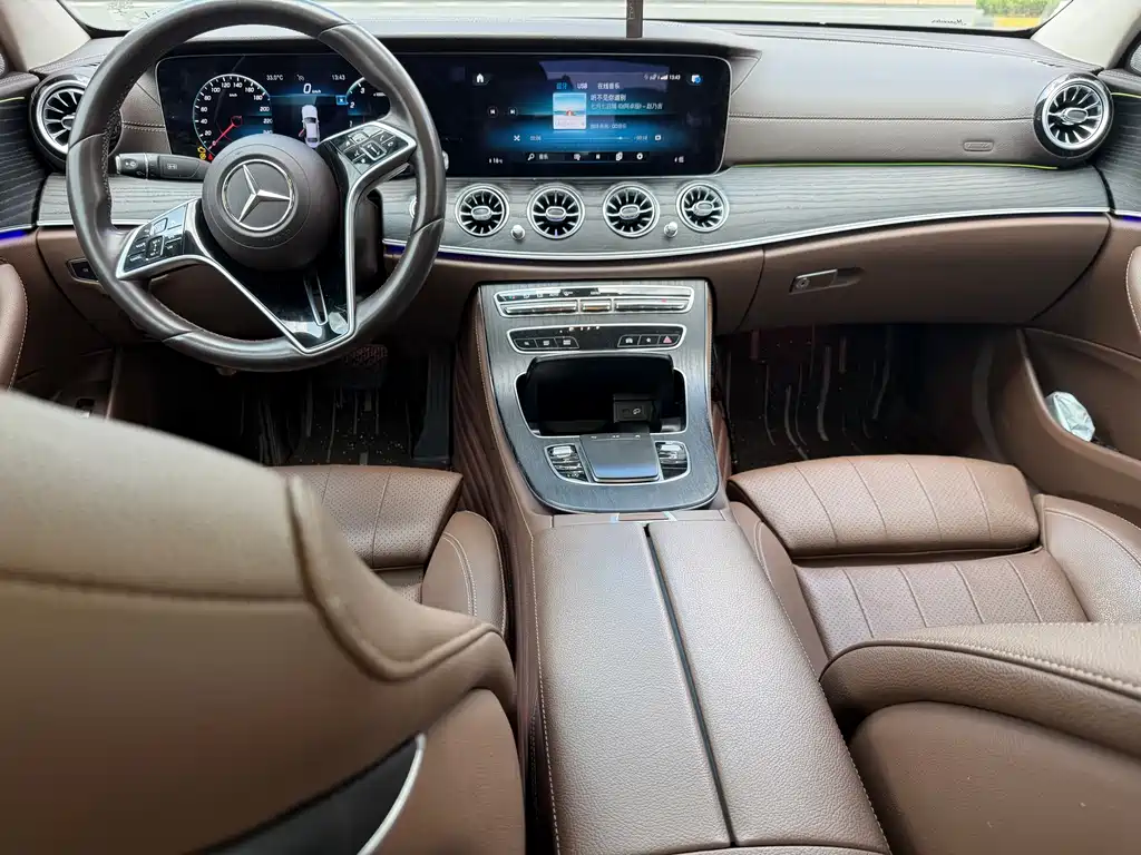 Mercedes-Benz E-Class — миниатюра 8