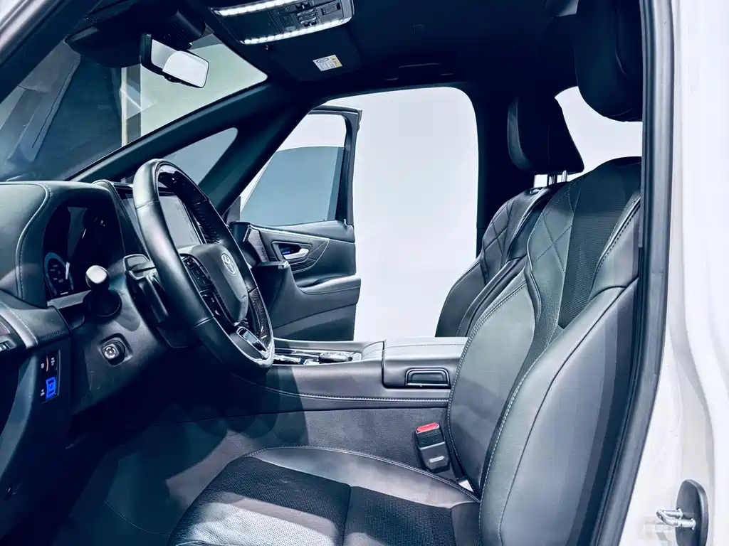 Toyota Alphard — миниатюра 6