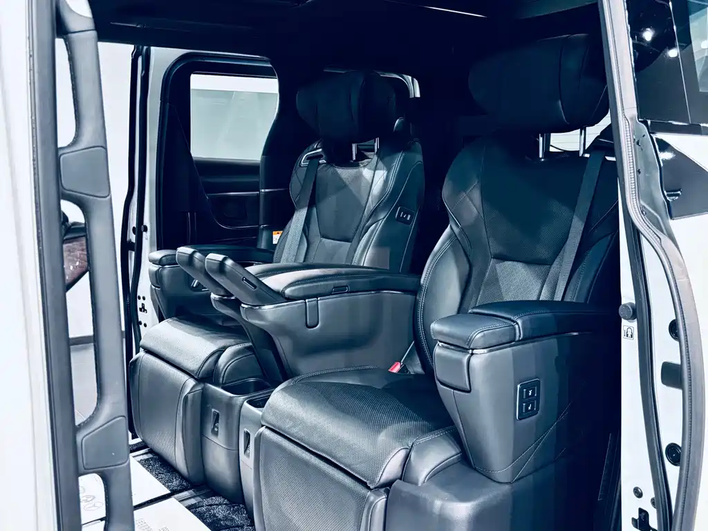 Toyota Alphard — миниатюра 12