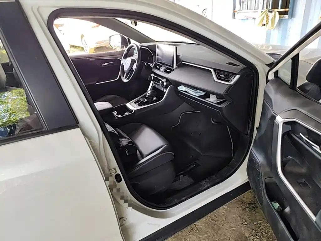 Toyota RAV4 — миниатюра 9