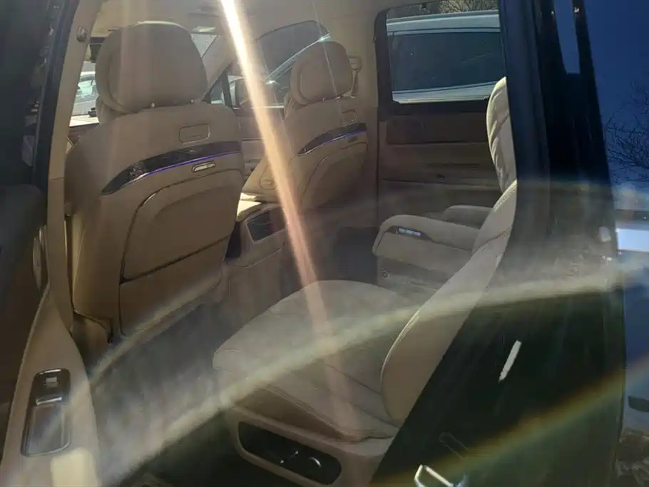 AITO ASK THE WORLD M9