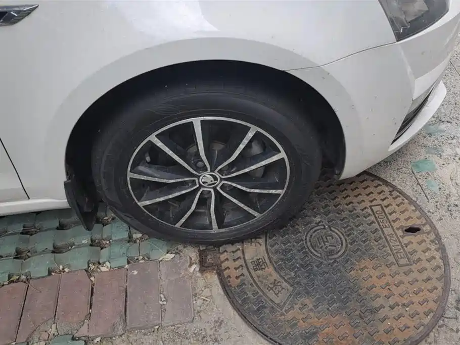 Skoda Octavia 2017 1.6L AT