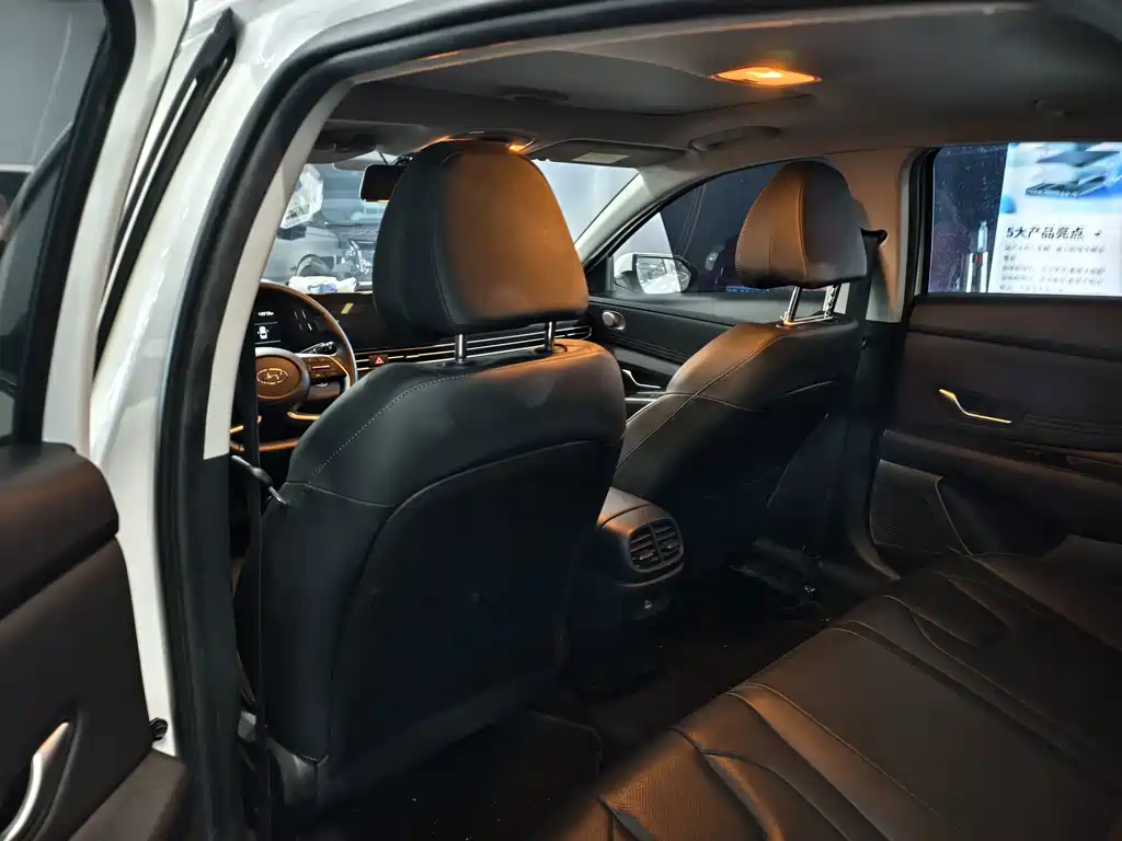 Hyundai Elantra — миниатюра 4