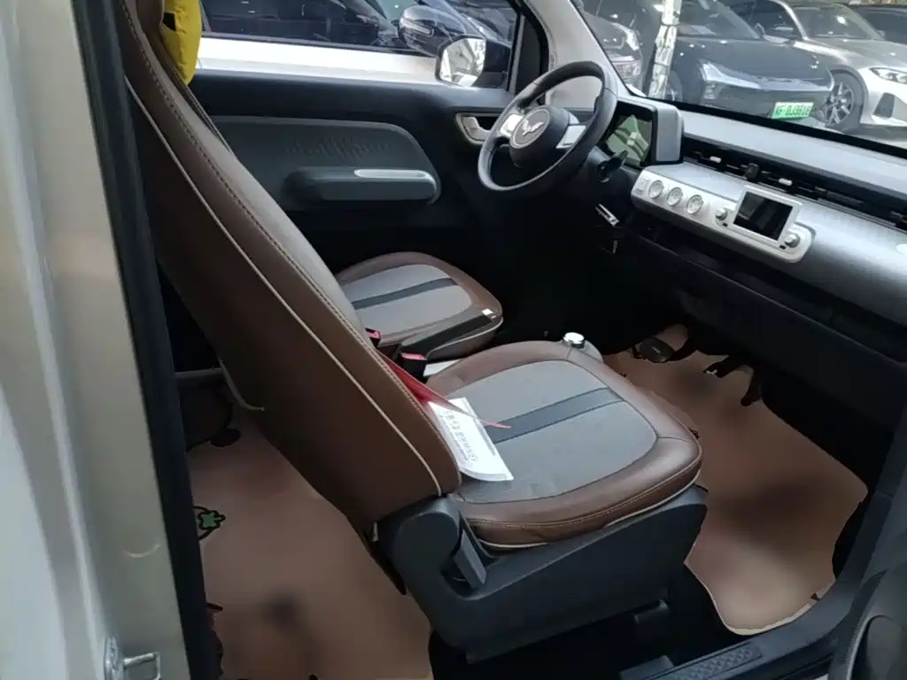 Wuling MINIEV — миниатюра 25