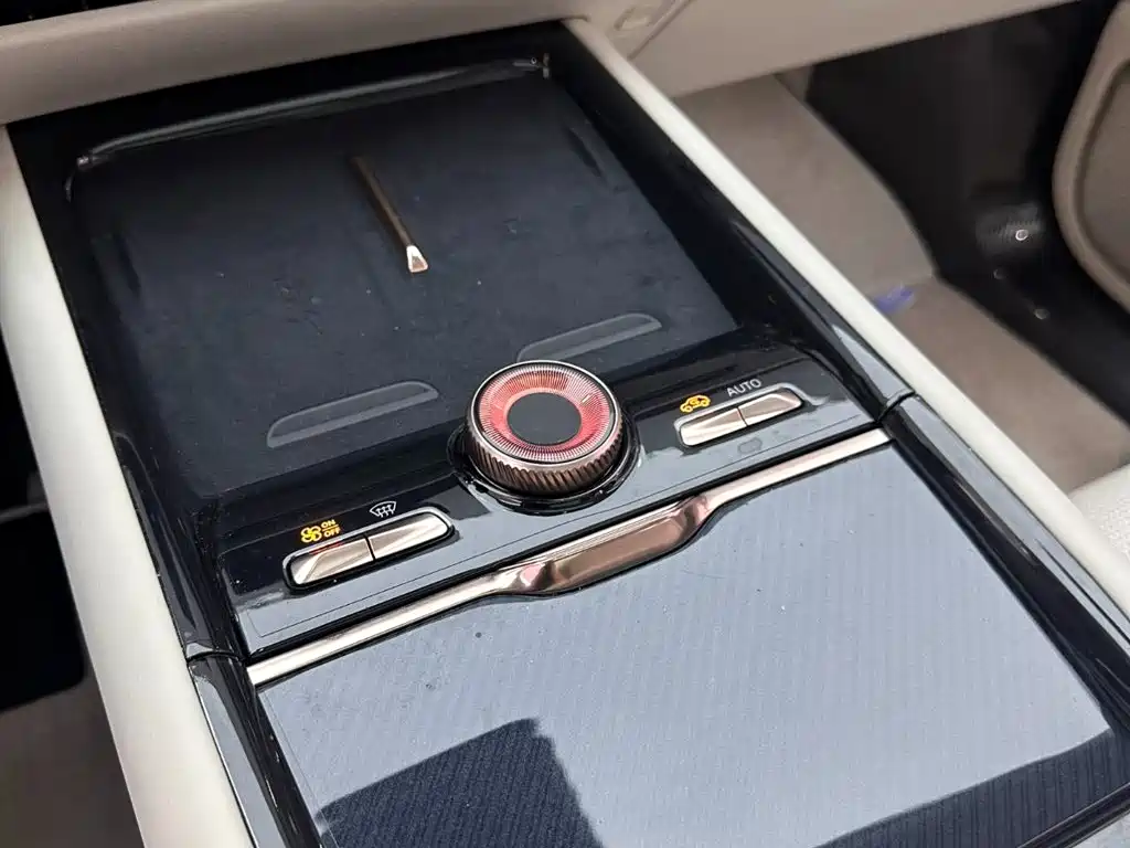 Lynk & Co 900 — миниатюра 18