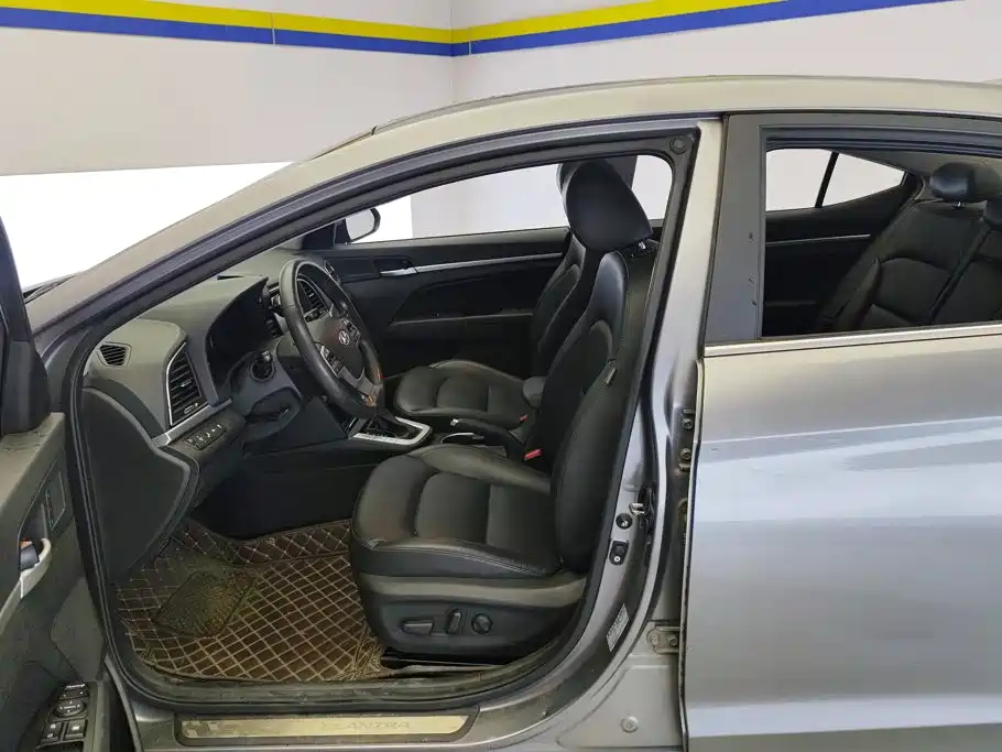Hyundai Elantra — миниатюра 9