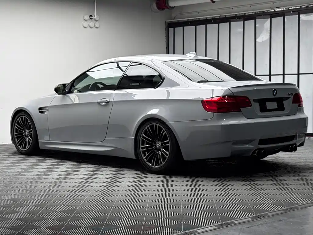 BMW M3 2010 M3 25